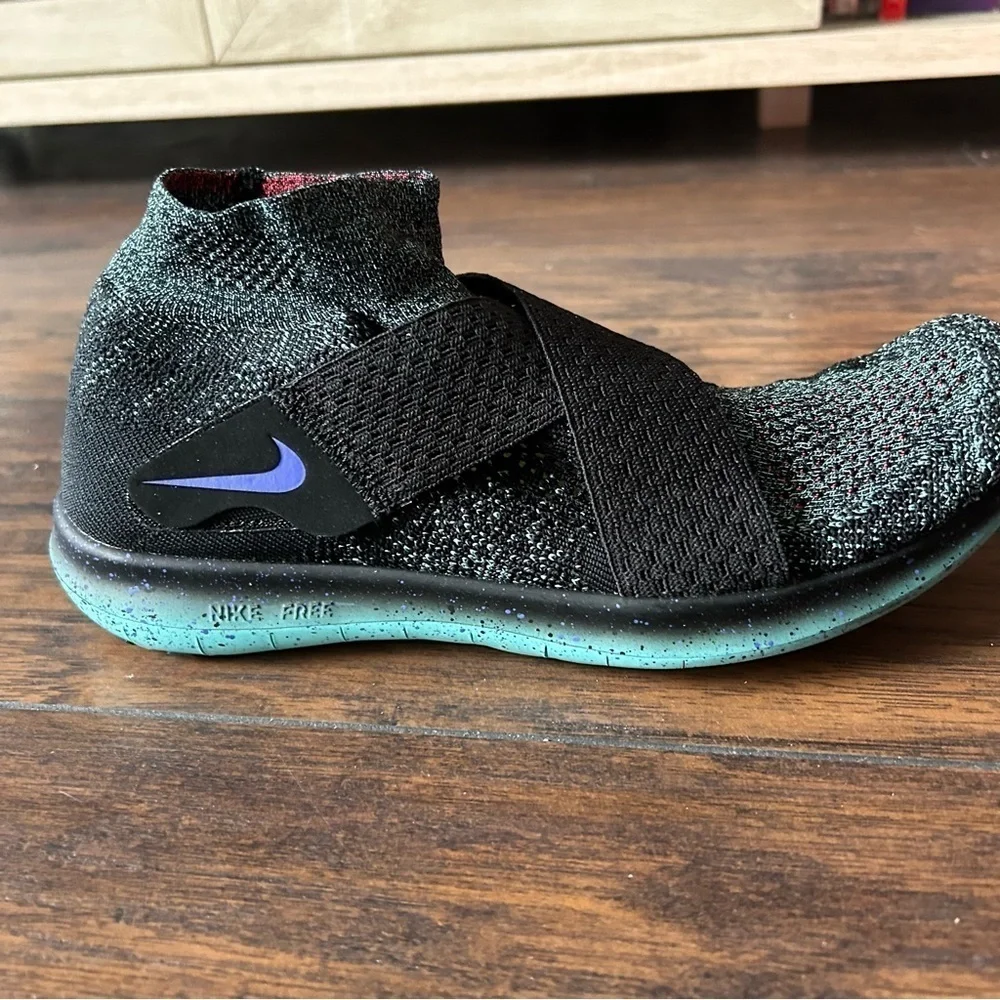 Nike, Women, Free Run Motion Running Sneakers